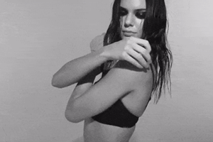 Η Kendall Jenner απειλεί τη θέση του Άγιου Βασίλη για το 2024 - εικόνα 1
