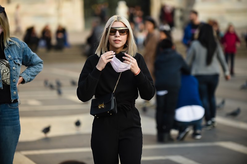 ΚΟΡΟΝΑΪΟΣ ΜΑΣΚΑ 1