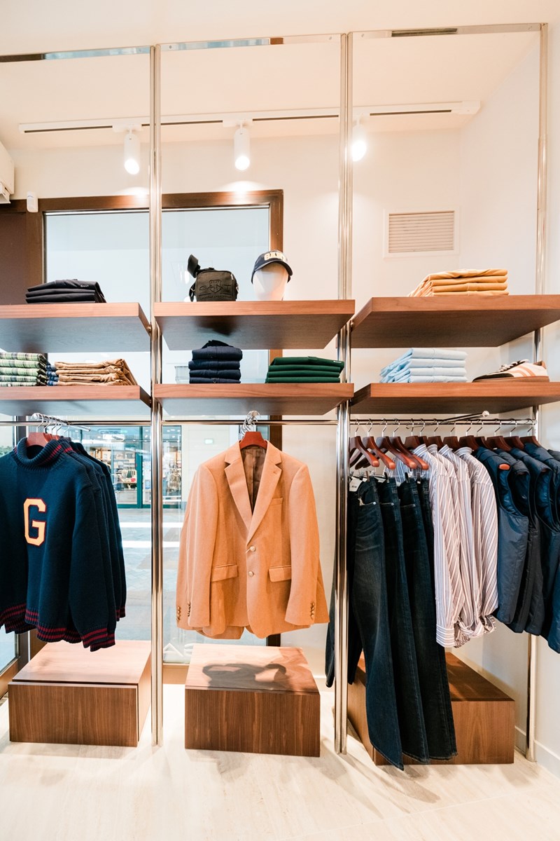 Η GANT παρουσιάζει το ανανεωμένο Outlet κατάστημά της στο Designer Outlet Athens με το νέο global concept της μάρκας