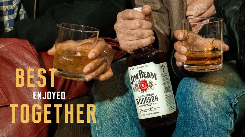 Γιατί μέσα σε ένα ποτήρι Jim Beam κρύβεται η ιστορία μιας ολόκληρης χώρας