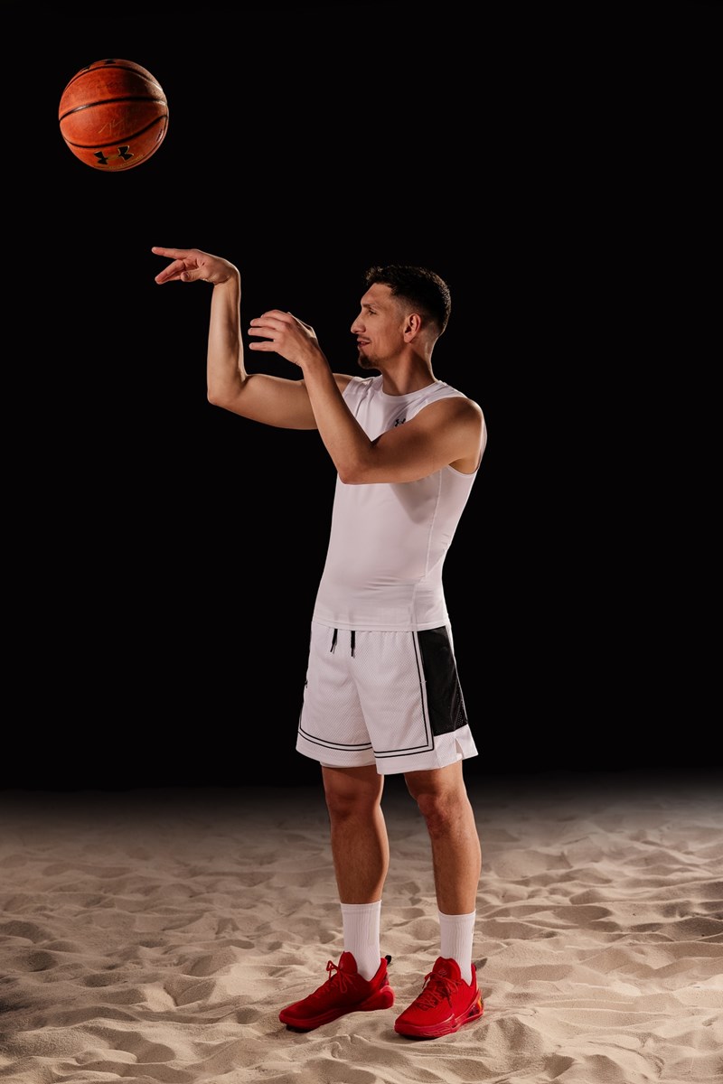 Ο Γιαννούλης Λαρεντζάκης στη νέα διαφημιστική καμπάνια της Under Armour