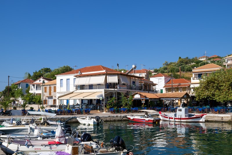 Η είσοδος στο λιμάνι του Καλάμου