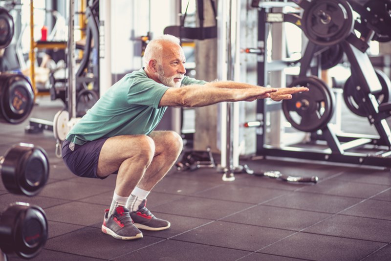 MAN EXERCISING IN THE GYM