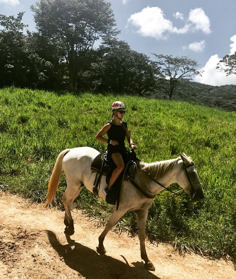 ΕΛΕΝΑ ΧΑΡΜΠΙΛΑ