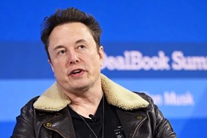 Τι είναι όλα αυτά τα βίντεο στο YouTube με τον Elon Musk δήθεν να προωθεί κρυπτονομίσματα; - εικόνα 1