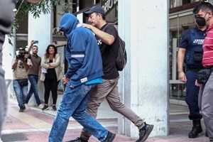 Τα ψέματα και τα βίντεο που 'καίνε' τον ύπαρχο και τον καπετάνιο του Blue Horizon - εικόνα 1