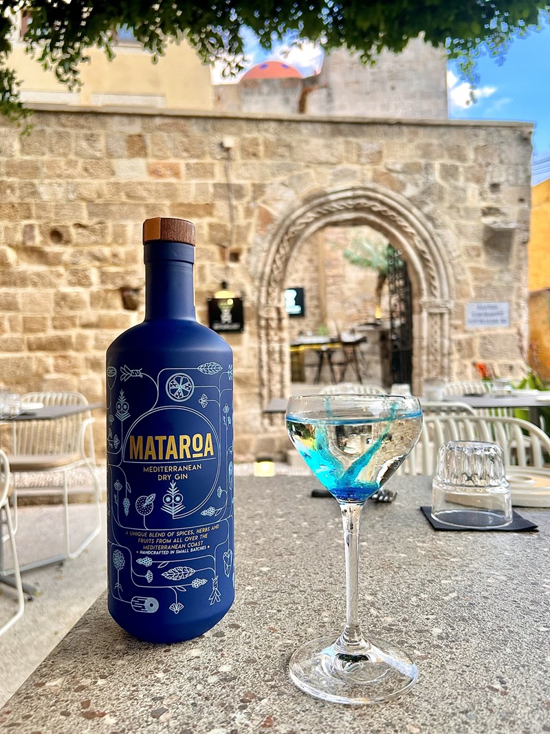 Καλοκαιρινό ταξίδι στην Ελλάδα με το Mataroa Gin