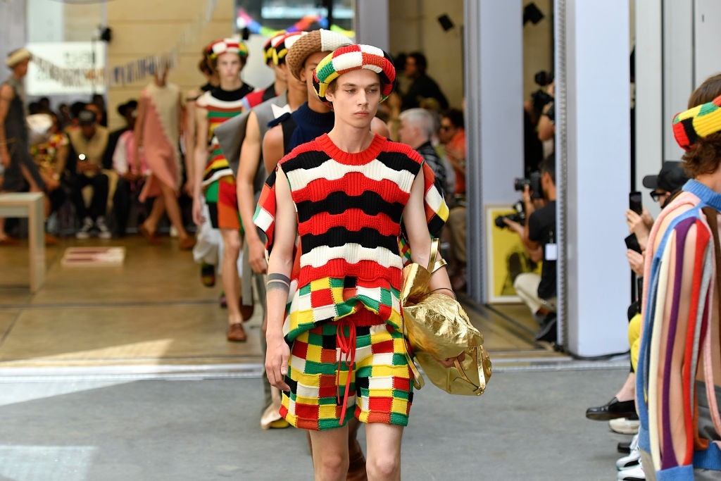 Κι αν αυτή είναι η χρονιά του oversized κοστουμιού; - εικόνα 2