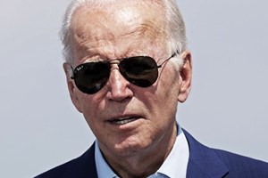 Πόσα χρήματα έβγαλε το ζεύγος Biden μέσα στο 2023 - εικόνα 1