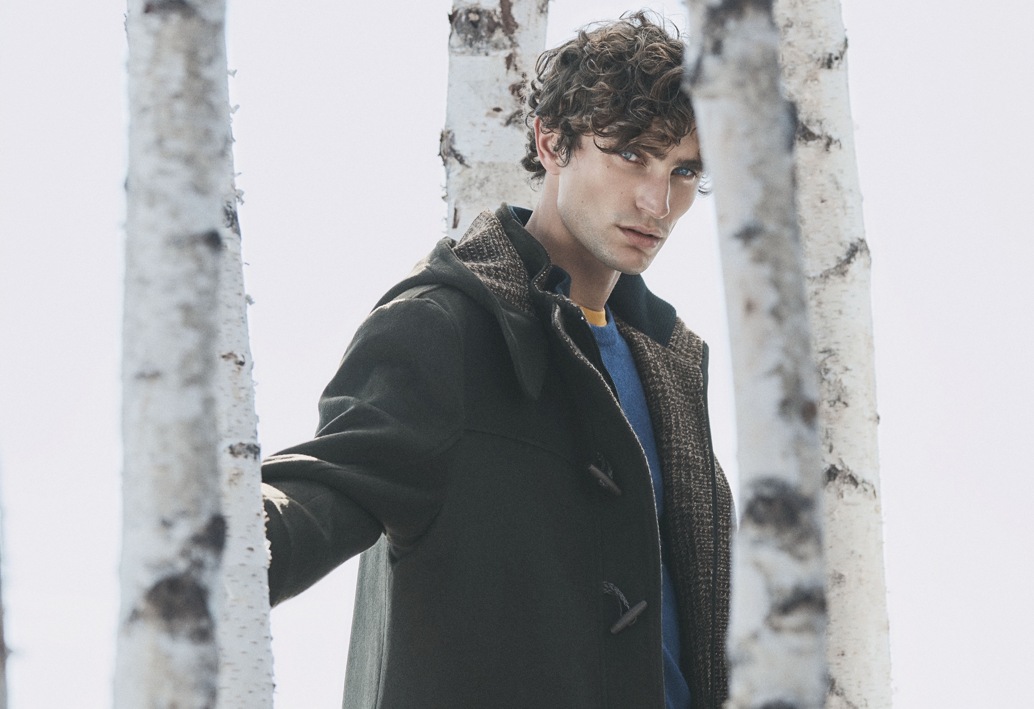 Τεράστιες γούνες, μαλλιά σαμουράι και ελαφρύ make up στην αντρική εβδομάδα μόδας του Μιλάνου - εικόνα 1