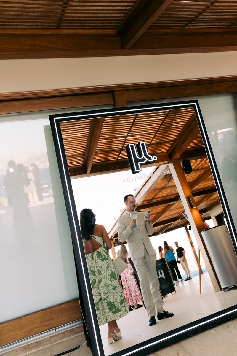 Το μ.Artisan Water στο Esquire Summerhouse