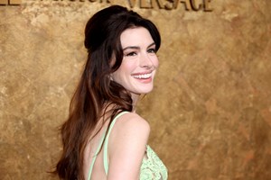 H Anne Hathaway ανεβάζει υπέροχες εικόνες από Ελλάδα στο instagram - εικόνα 1