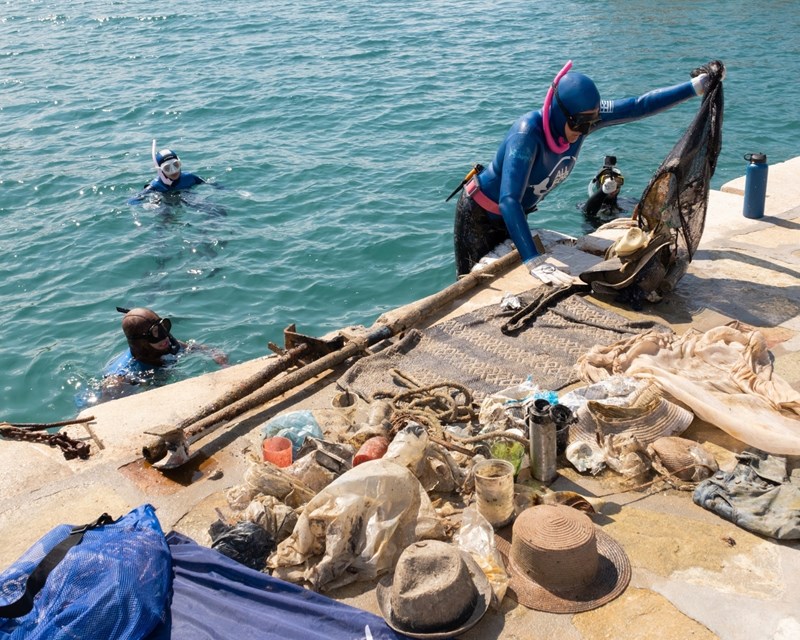 Ο καθαρισμός του αρχαιολογικού χώρου στη Δήλο από τη Nautica σε συνεργασία με την πρωτοβουλία All For Blue