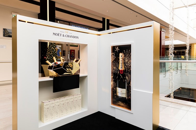 MOËT & CHANDON POP UP STORE GOLDEN HALL 1