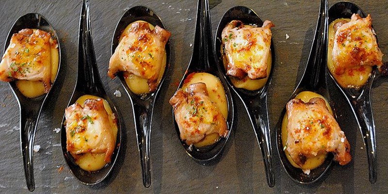 ΤΑΠΑΣ ΜΕ ΧΟΥΜΟΥΣ