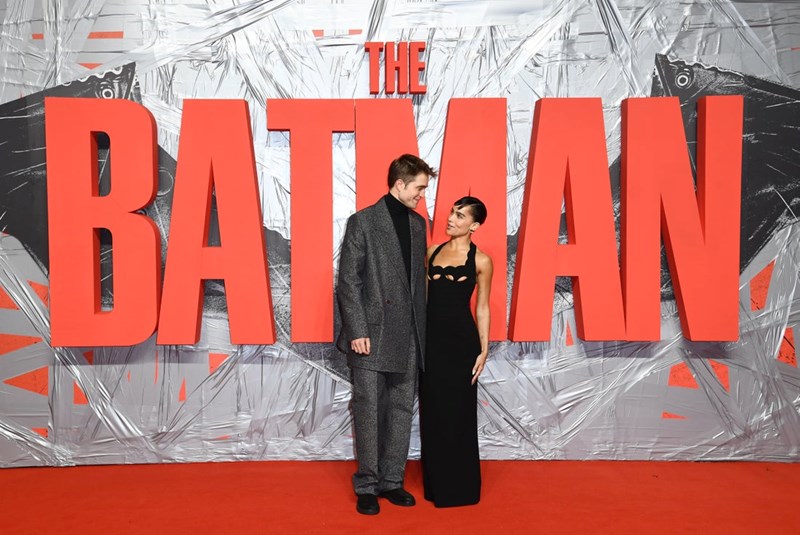 ROBERT PATTINSON & ZOE KRAVITZ