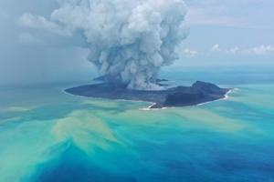 Εντυπωσιακή έκρηξη με λάβα σε ηφαίστειο της Ισλανδίας-δείτε βίντεο - εικόνα 2