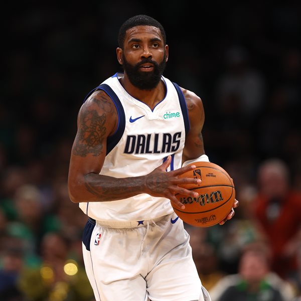 O Kyrie Irving κάνει διακοπές στην Κρήτη και μοιράζει λεφτά