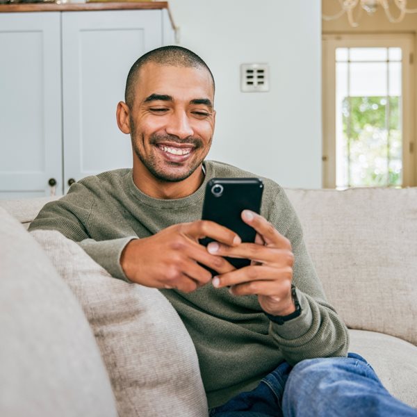 Τι λέει η ψυχολογία για όσους δεν γράφουν ποτέ στις ομαδικές συνομιλίες