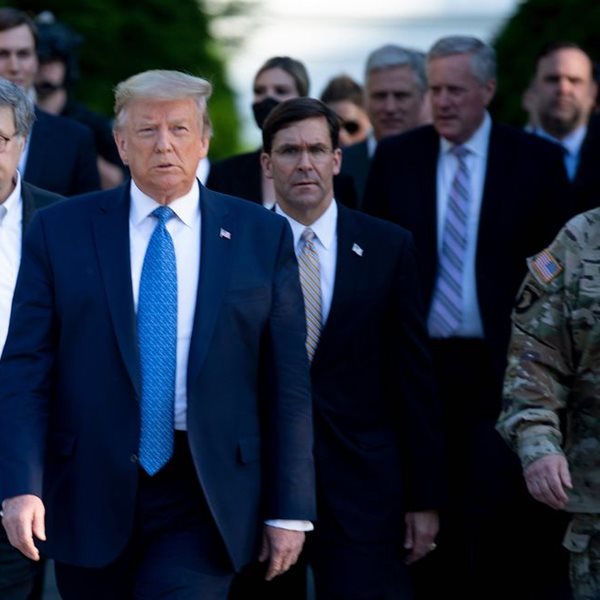 Το όνομα του Donald Trump βγαίνει πρώτο στην αναζήτηση "ρατσιστής" στο Twitter