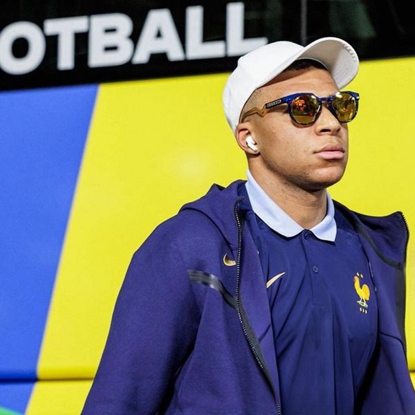 Στον καρπό του Kylian Mbappé δεσπόζει ένα εμβληματικό, διαμαντένιο ρολόι
