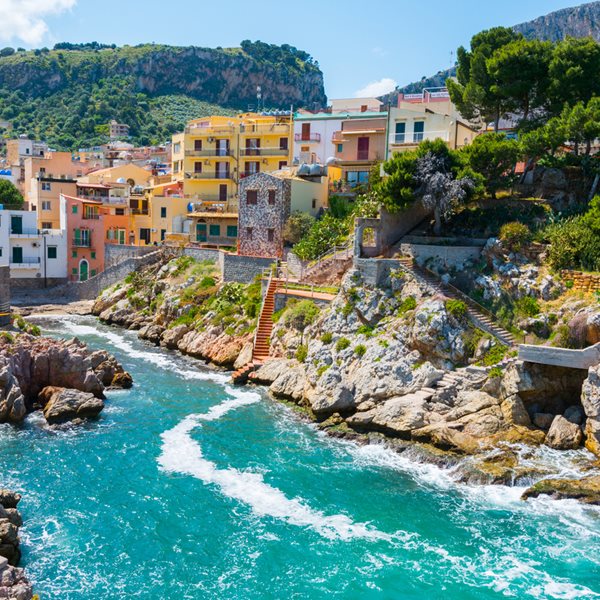 Χωριό στη Σικελία βγάζει στο σφυρί 20 σπίτια με €2