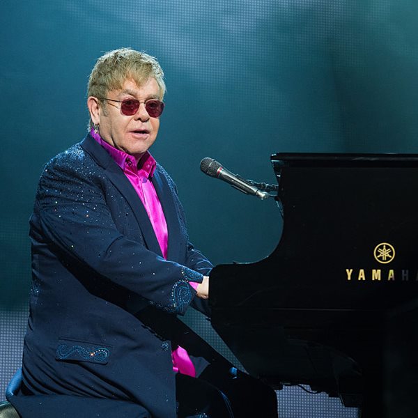 Ο Elton John είναι 30 χρόνια "καθαρός"