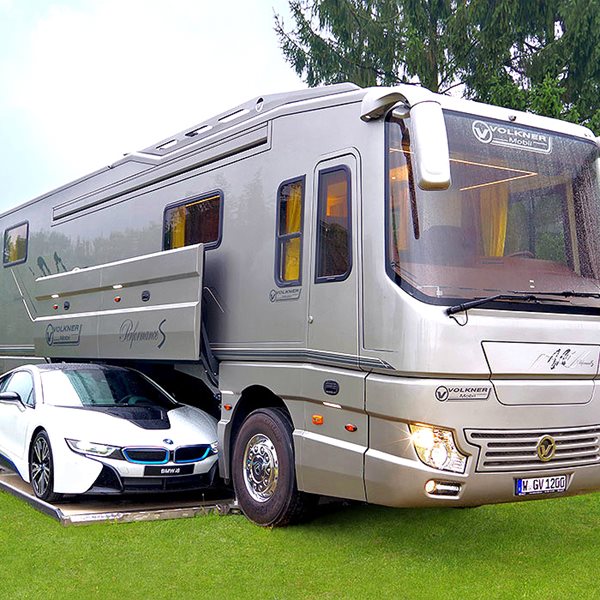 Το πιο πολυτελές τροχόσπιτο του κόσμου διαθέτει μέχρι και γκαράζ