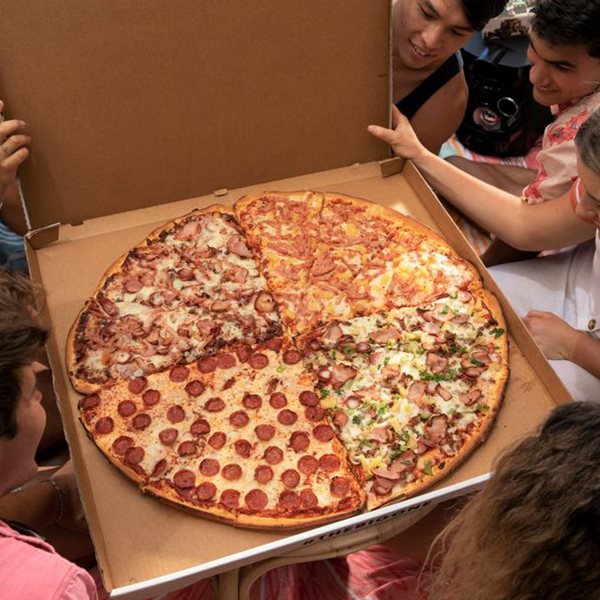 Η Domino's πουλά τη μεγαλύτερη πίτσα όλων των εποχών