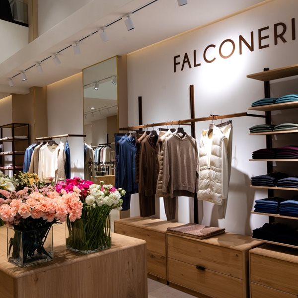 Η Falconeri γιόρτασε τα εγκαίνια του νέου της καταστήματος στη Γλυφάδα με μια βραδιά απαράμιλλης κομψότητας