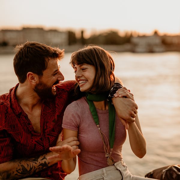 Love bombing, αυτή η -όχι και τόσο νέα- μάστιγα