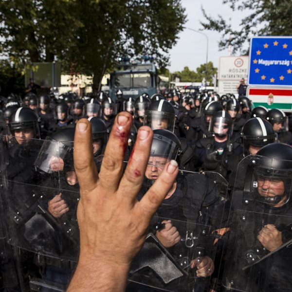 Γιατί οι Σέρβοι βγαίνουν στους δρόμους;