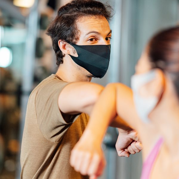 Ο κορονοϊός μπορεί να επιβιώσει στο δέρμα πολύ περισσότερο από τον ιό της γρίπης