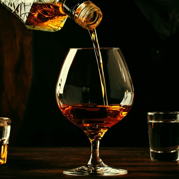 Κονιάκ, μπράντι και METAXA: Η φινετσάτη πλευρά του ποτού