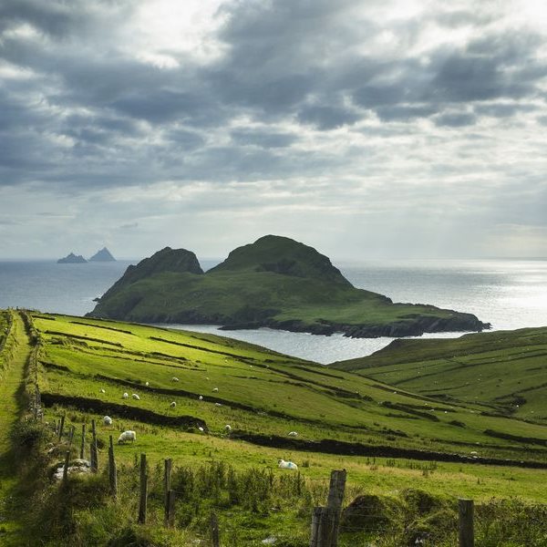 Πώς θα τα παρατήσεις όλα και θα πας να ζήσεις σε ένα τρελό ιρλανδικό νησί
