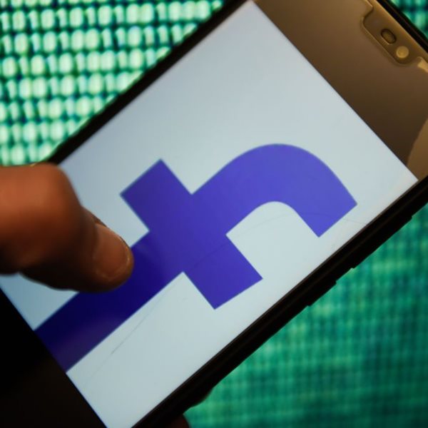 Ένα δίκτυο από δημοφιλή apps στέλνει τα προσωπικά δεδομένα μας στο Facebook