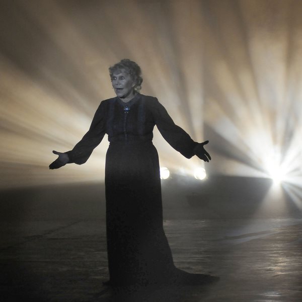 Γιατί η Μαρινέλλα συνεχίζει να τραγουδάει