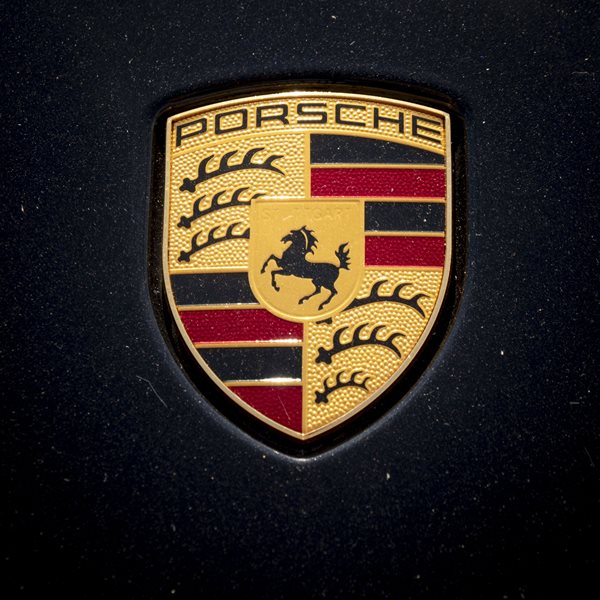 H Porsche ετοιμάζει και επίσημα υβριδική 911