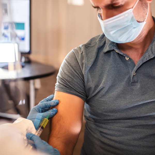 Tα προνόμια για τους πλήρως εμβολιασμένους