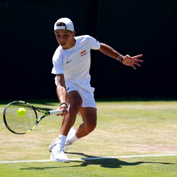 Ραφάηλ Παγώνης: Ποιο είναι το παιδί-θαύμα του ελληνικού τένις που έκλεψε τις εντυπώσεις στο Wilmblendon