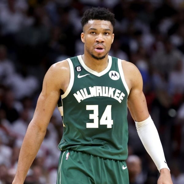 O Γιάννης Αντετοκούνμπο ζητά 95.000 δολάρια από εταιρεία πολυτελών κρεβατιών