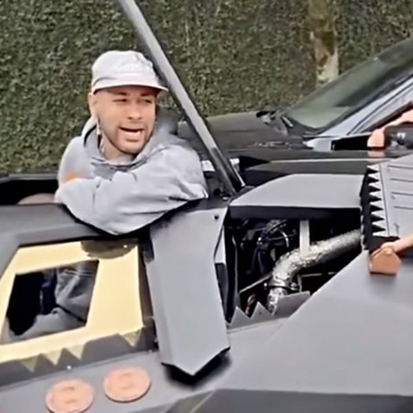 Ο Neymar έδωσε 1,4 εκατ. ευρώ για Batmobile που δεν έχει άδεια κυκλοφορίας (video)