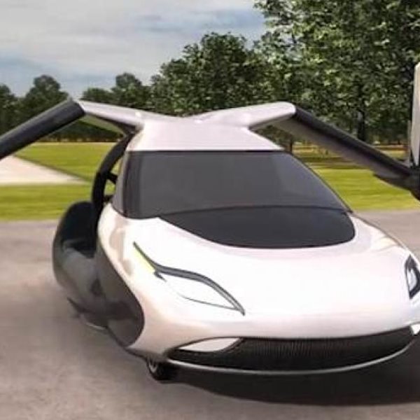 Το ιπτάμενο αυτοκίνητο είναι εδώ, ακριβώς όπως στις ταινίες