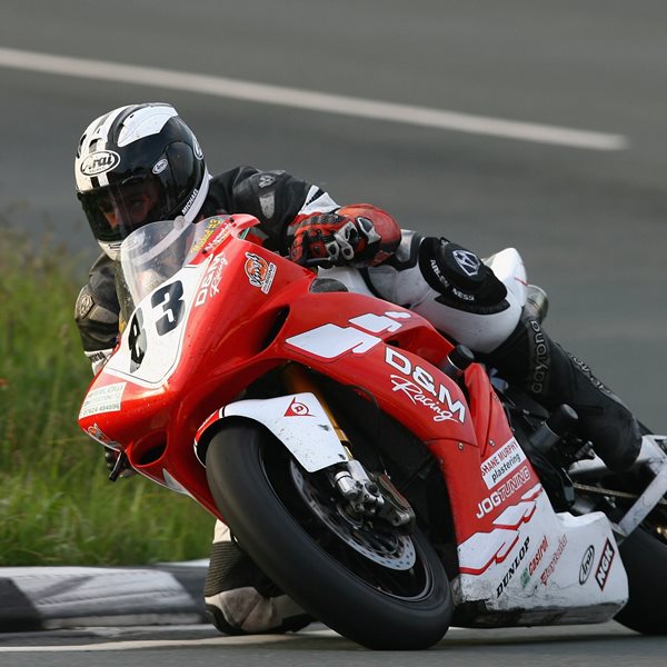 O Michael Dunlop έγραψε ιστορία στον πιο τρομακτικό αγώνα του κόσμου