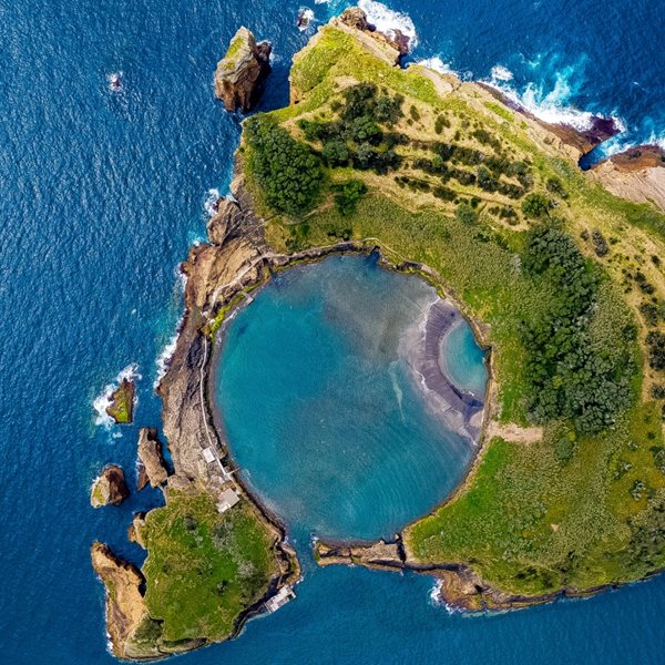 Το πιο όμορφο νησί στην Ευρώπη έχει τη δική του φυσική πισίνα