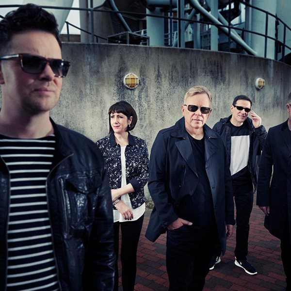 New Order: Pop μελωδίες, ηλεκτρονικά beats και η τρέλα του Madchester