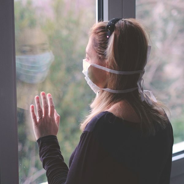 Οι γραμμές πρώτης βοήθειας και ψυχολογικής υποστήριξης του Δήμου Αθηναίων μόλις άνοιξαν