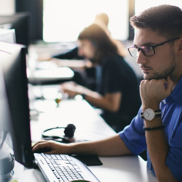 Πώς και πότε θα εφαρμοστεί το 13ωρο με έξτρα αποδοχές- τι ακριβώς θα ισχύει με παραδείγματα