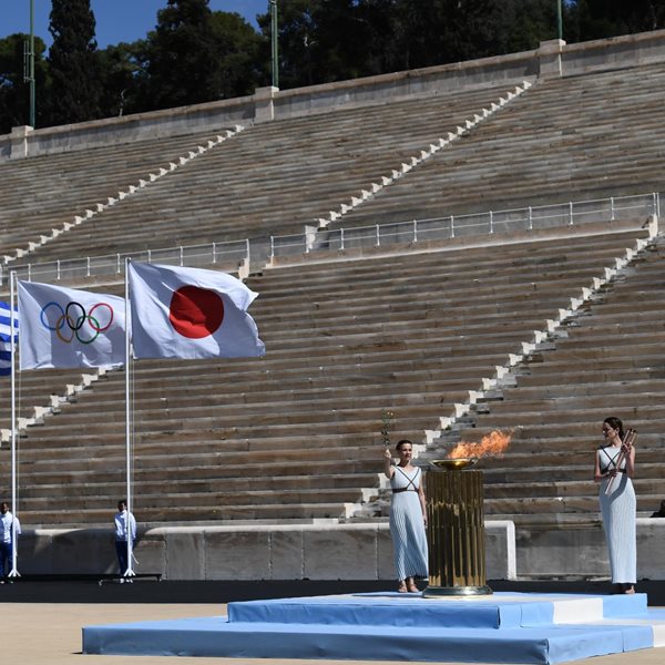 Πώς και γιατί οι Έλληνες πειθάρχησαν στα μέτρα ενάντια στον κορονοϊό