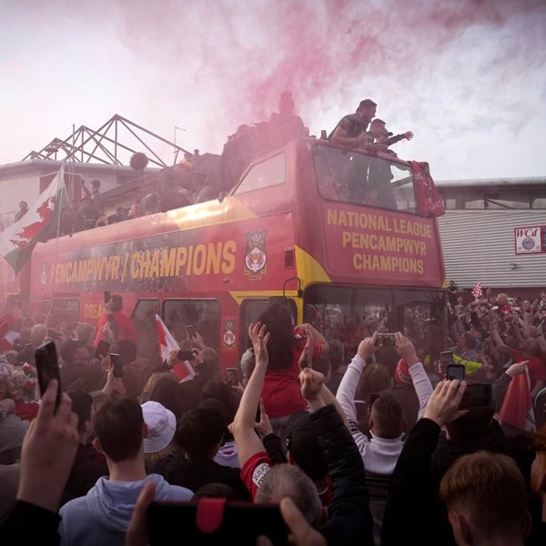 Πώς η Ρέξαμ των Ράιαν Ρέινολντς και Ρομπ ΜακΈλενεϊ έγινε το πιο κουλ ποδοσφαιρικό πρότζεκτ της δεκαετίας